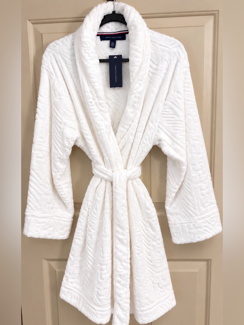 Tommy Hilfiger Robe White Plush Bath Robe Size - L/XL **NWT**